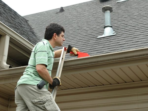 SIGNS THAT YOUR EAVESTROUGH NEEDS REPAIRING