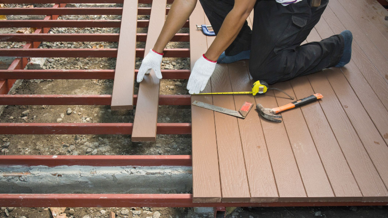 How to Choose the Best Deck Contractor For Your Home