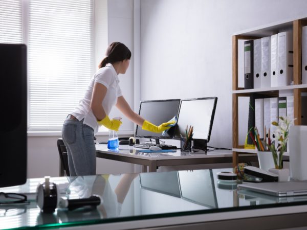 Advantages of Working with a Specialist Workplace Cleanser Company
