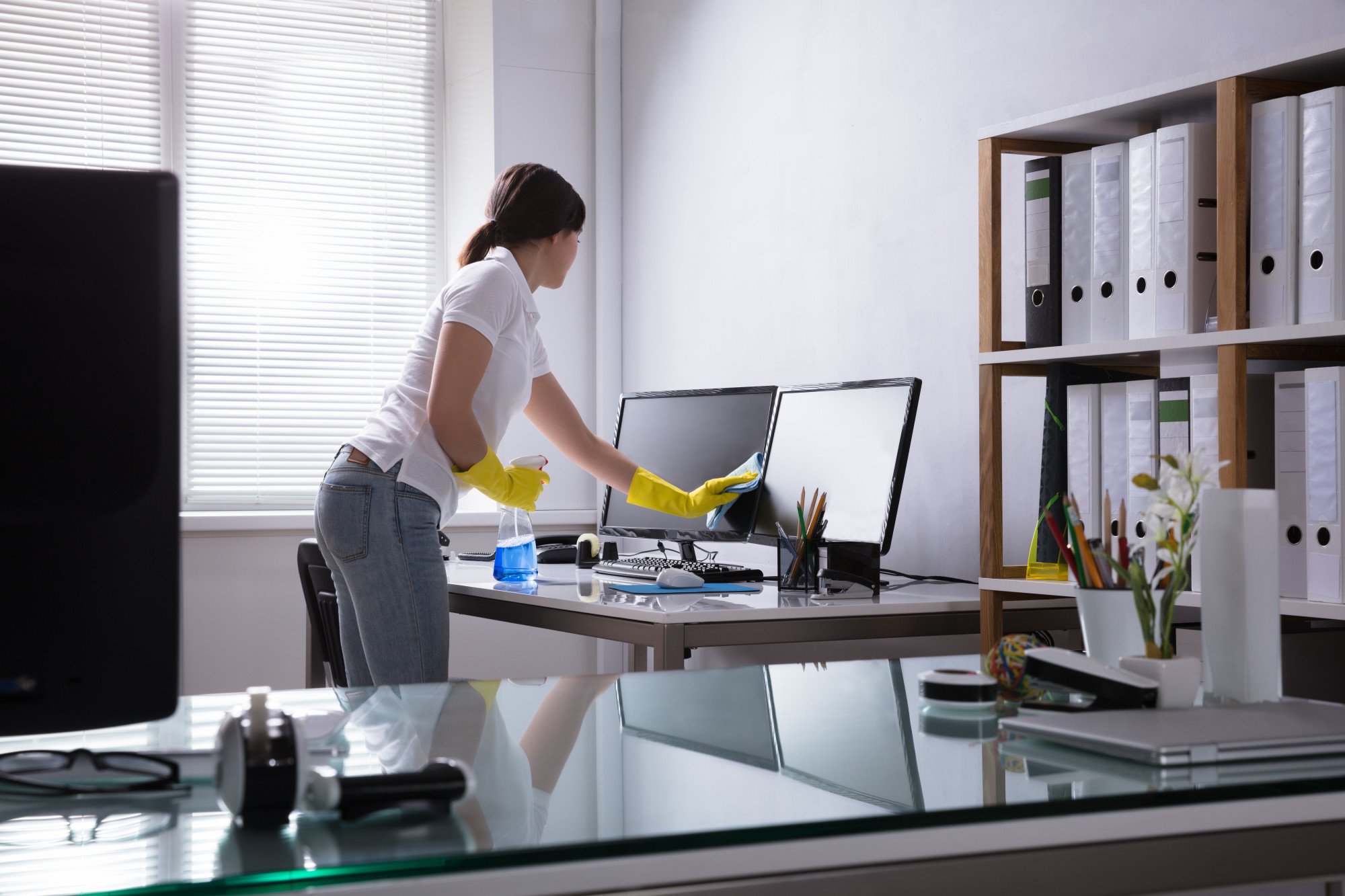 Advantages of Working with a Specialist Workplace Cleanser Company