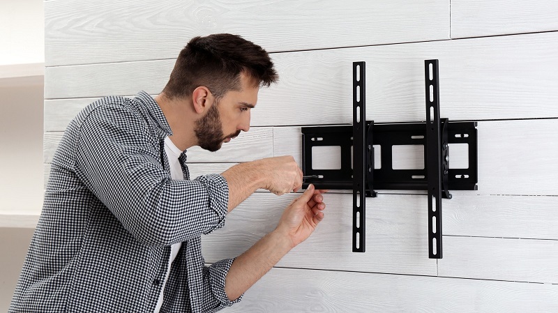 Big Mistakes to Avoid During DIY TV Wall Mounting